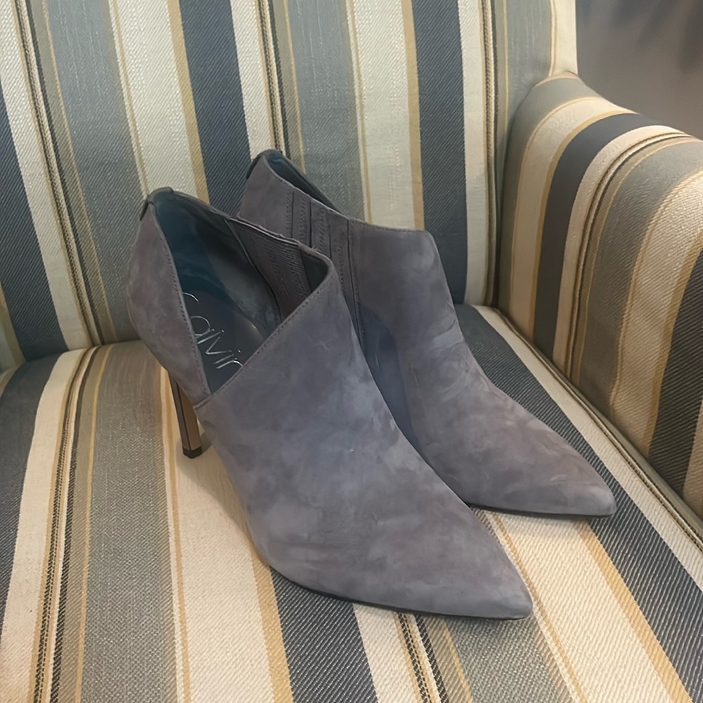 CALVIN KLEIN grey heel booties